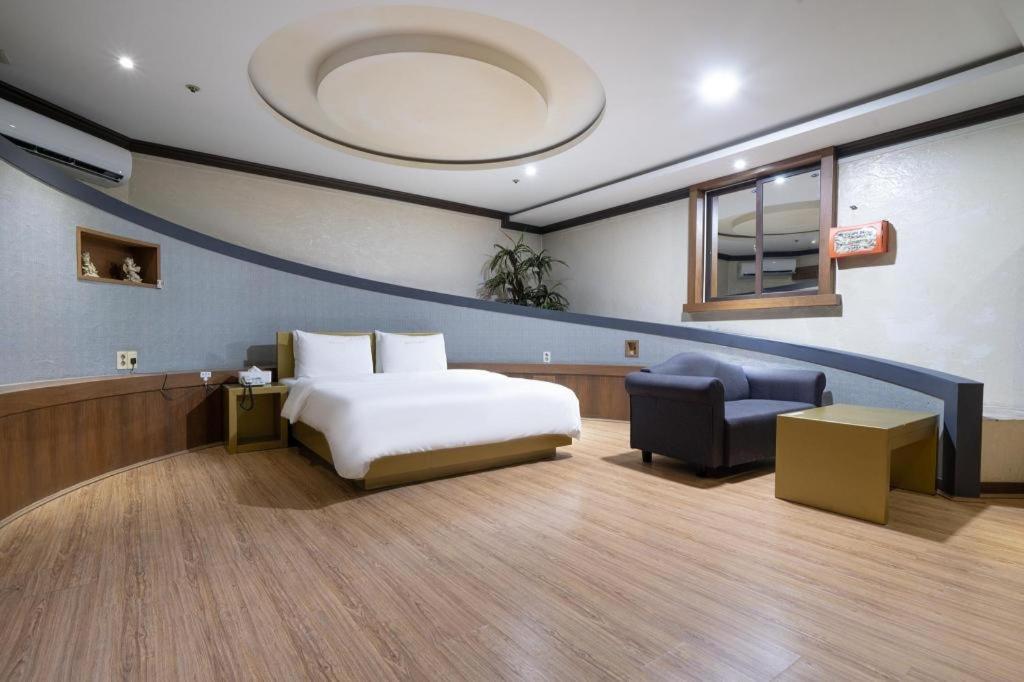Hotel Head-One Uijeongbu Экстерьер фото