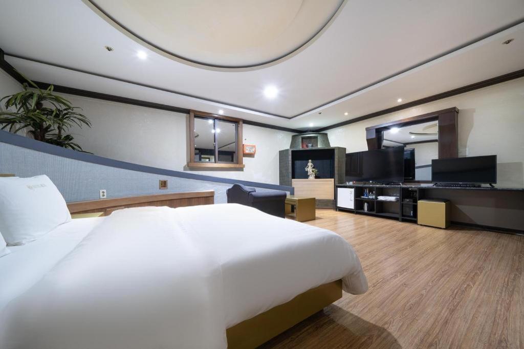Hotel Head-One Uijeongbu Экстерьер фото
