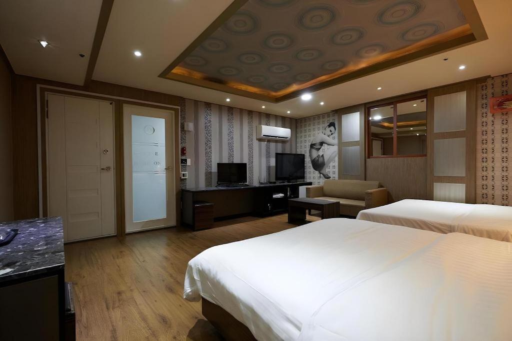 Hotel Head-One Uijeongbu Экстерьер фото