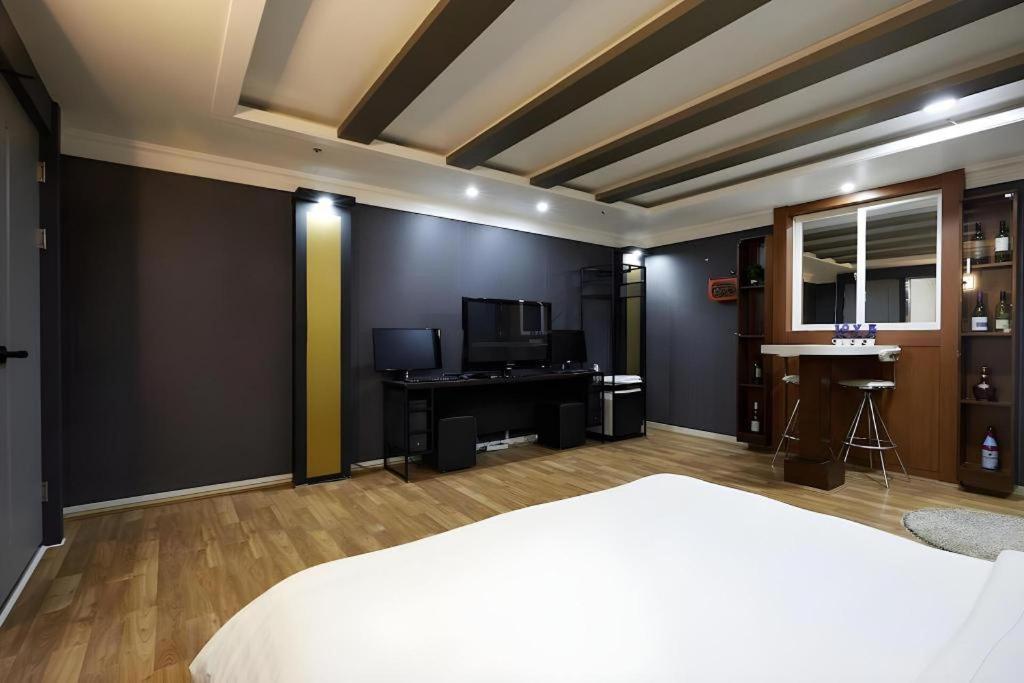 Hotel Head-One Uijeongbu Экстерьер фото