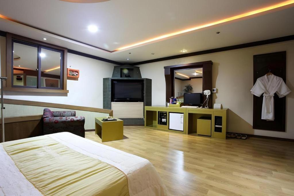 Hotel Head-One Uijeongbu Экстерьер фото
